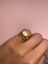 Load image into Gallery viewer, Chubby Oval Signet Ring