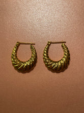 Load image into Gallery viewer, Textured Shrimp Hoops