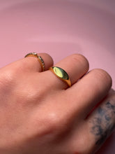 Load image into Gallery viewer, Oval Signet Ring
