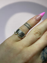 Load image into Gallery viewer, WG Triple Diamond Row Band
