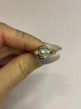 Load image into Gallery viewer, Triple Pearl Swirl Ring
