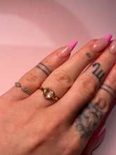 Load image into Gallery viewer, Sapphire Heart Bezel Band
