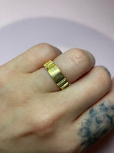 Load image into Gallery viewer, Ridged Cigar Band
