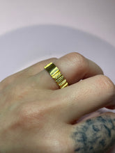 Load image into Gallery viewer, Ridged Cigar Band

