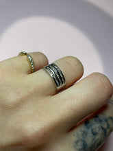 Load image into Gallery viewer, WG Triple Diamond Row Band
