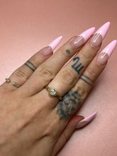 Load image into Gallery viewer, Diamond Heart Bezel Band
