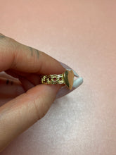 Load image into Gallery viewer, Wide Heart Curb Ring

