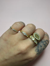 Load image into Gallery viewer, Flower Diamond Band
