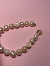 Load image into Gallery viewer, Chunky FW Pearl Bracelet
