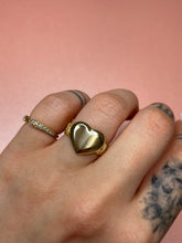 Load image into Gallery viewer, Wide Heart Curb Ring
