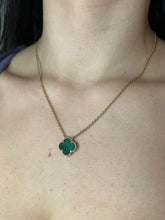 Load image into Gallery viewer, Malachite Solitaire Flower Motif Necklace
