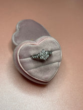 Load image into Gallery viewer, Diamond Flower Ring
