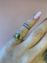 Load image into Gallery viewer, Snake Detailed Oval Signet Ring
