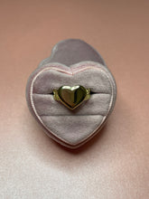 Load image into Gallery viewer, Wide Heart Curb Ring

