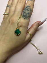 Load image into Gallery viewer, Malachite Solitaire Flower Motif Necklace
