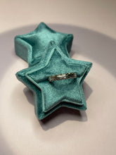 Load image into Gallery viewer, WG Diamond Border Dome Band
