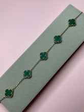 Load image into Gallery viewer, Malachite 5 Flower Motif Bracelet
