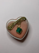 Load image into Gallery viewer, Malachite Solitaire Flower Motif Necklace
