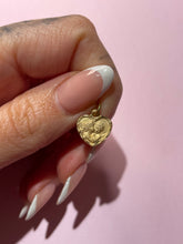 Load image into Gallery viewer, 3D Kissing Angel Cherubs Heart Mini Pendant
