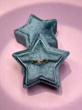 Load image into Gallery viewer, Purple Blue Prism Spinel Baby Bezel Band
