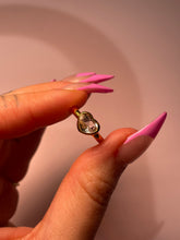 Load image into Gallery viewer, Sapphire Heart Bezel Band
