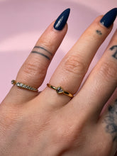 Load image into Gallery viewer, Purple Blue Prism Spinel Baby Bezel Band

