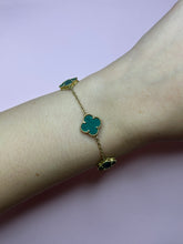 Load image into Gallery viewer, Malachite 5 Flower Motif Bracelet
