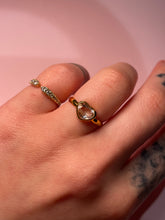 Load image into Gallery viewer, Sapphire Heart Bezel Band
