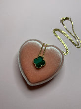 Load image into Gallery viewer, Malachite Solitaire Flower Motif Necklace
