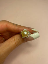 Load image into Gallery viewer, Pink Jumbo Cultured Pearl Flower Silver Ring
