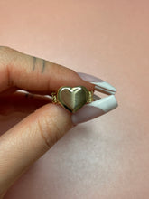 Load image into Gallery viewer, Wide Heart Curb Ring
