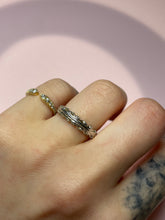 Load image into Gallery viewer, WG Diamond Border Dome Band
