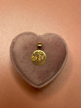Load image into Gallery viewer, 22K Multi Flower Pendant
