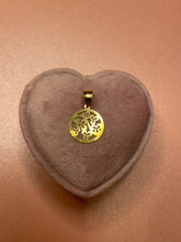 Load image into Gallery viewer, 22K Multi Flower Pendant
