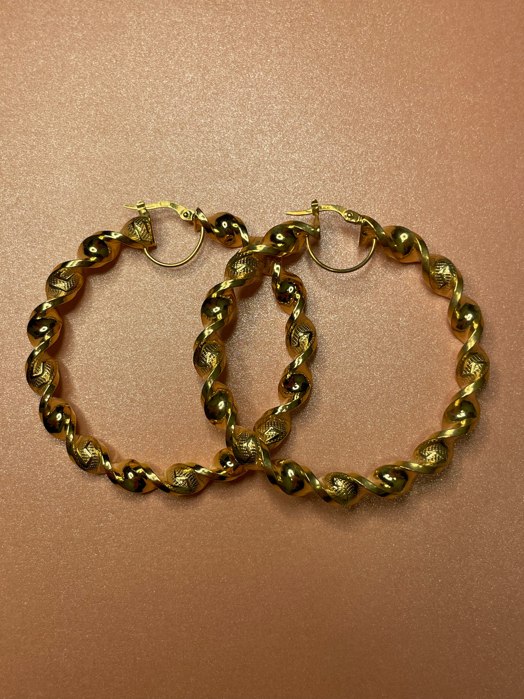 Large Twist Hoops