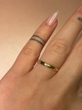 Load image into Gallery viewer, Triple Diamond Bezel Band
