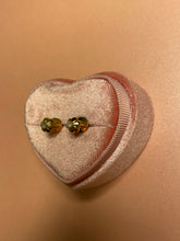 Load image into Gallery viewer, 22K Diamond Flower Studs
