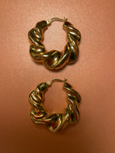 Load image into Gallery viewer, Chunky Graduated Twist Hoops
