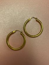 Load image into Gallery viewer, 18K 2.5mm Tube Hoops
