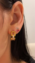 Load image into Gallery viewer, Diamond Link Hoops
