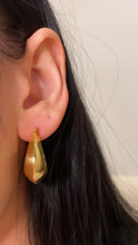 Load image into Gallery viewer, Graduated Chunky Hoops
