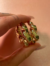 Load image into Gallery viewer, Chunky Graduated Twist Hoops
